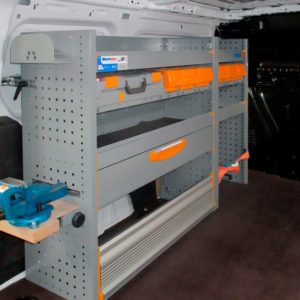 Allestimento furgoni con scaffale e portello con apertura a ribalta per veicoli Ford Allestimento furgoni per Ford Transit Connect