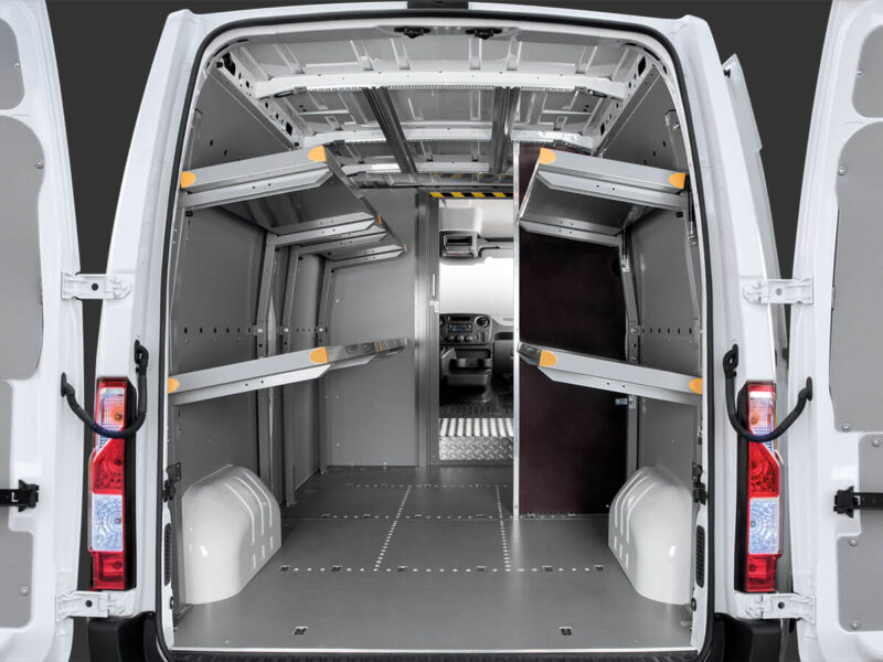 Trasformazione Renault Master per corriere espresso