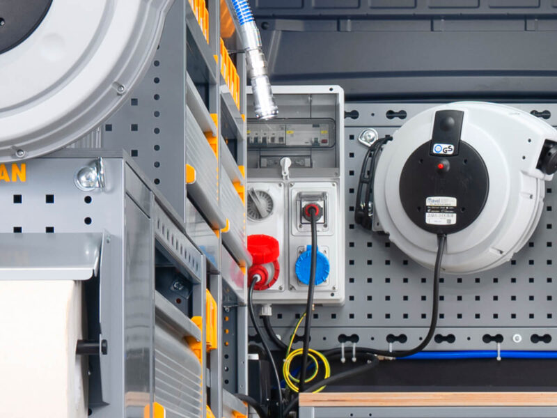 Quadro elettrico trifase e arrotolatore elettrico con presa Schuko
